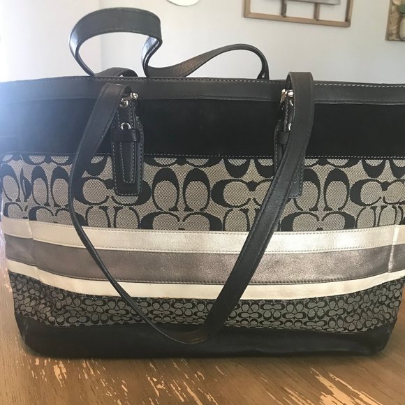 Authentic Signature Coach Tote Purse - Picture 1 of 8